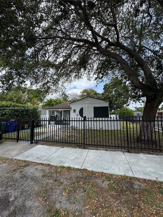 view of front of property with a fenced front yard