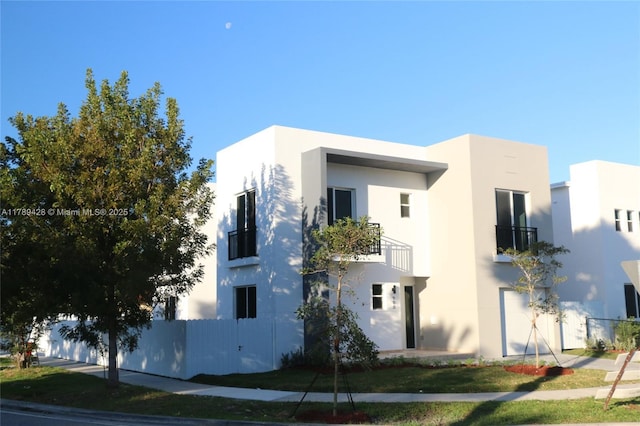 900 SW 24th Rd, Miami, FL 33129 - view of side of home featuring stucco siding