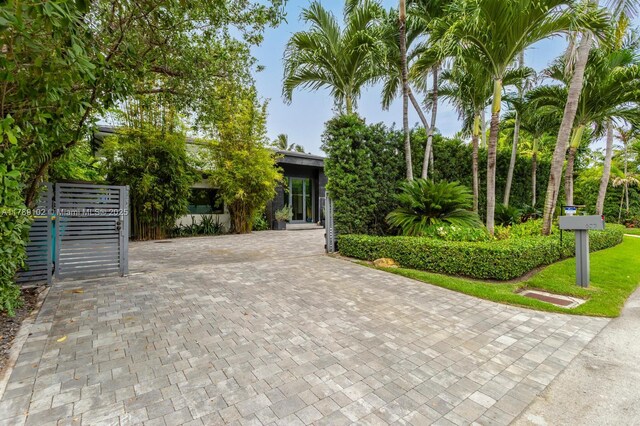 635 Curtiswood Dr, Key Biscayne, FL 33149 - photo 1