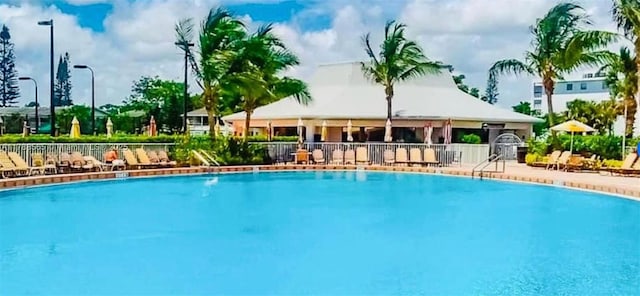 497 W Tilford W Unit W, Deerfield Beach, FL 33442 - view of pool