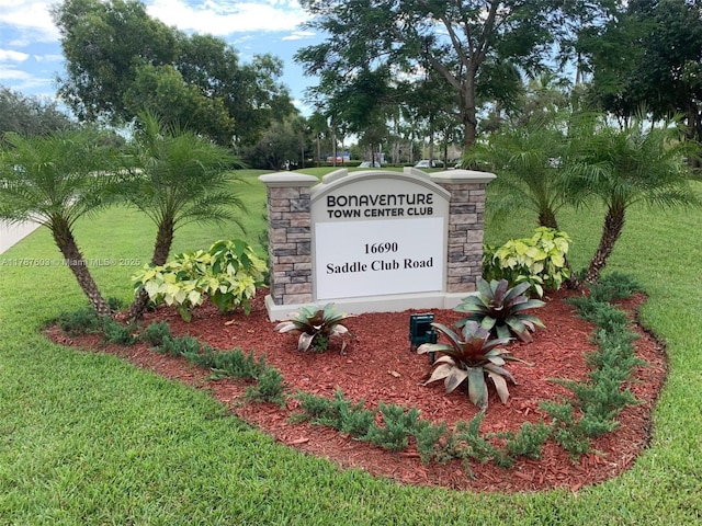 community sign with a lawn