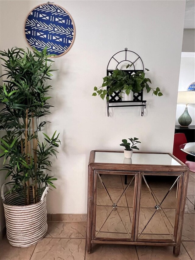 room details featuring baseboards
