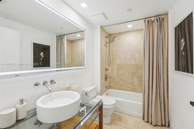 bathroom featuring shower / bath combination with curtain, toilet, vanity, and recessed lighting