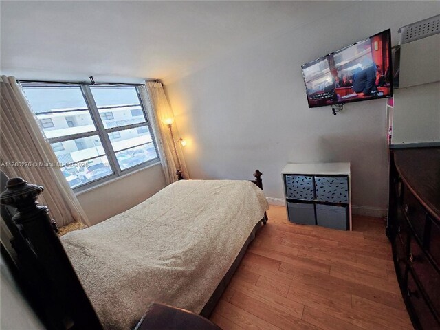 5825 Collins Ave Unit 2D, Miami Beach, FL 33140 - bedroom with wood finished floors and baseboards