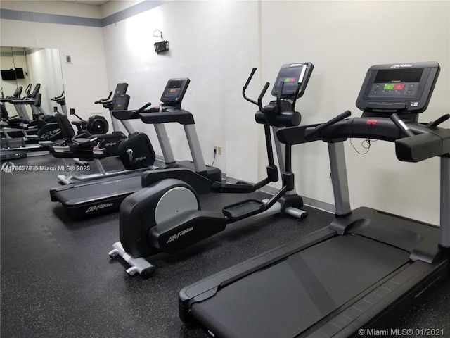 5825 Collins Ave Unit 2D, Miami Beach, FL 33140 - view of workout area