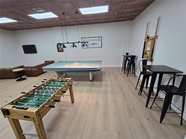 5825 Collins Ave Unit 2D, Miami Beach, FL 33140 - recreation room with visible vents, an ornate ceiling, wood finished floors, and baseboards