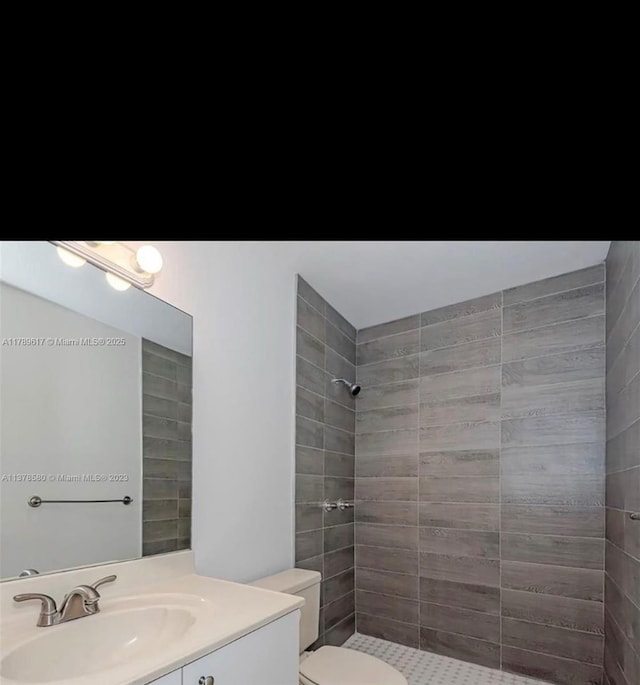 717 NW 105th Pl Unit C2, Miami, FL 33172 - bathroom featuring vanity, tiled shower, and toilet