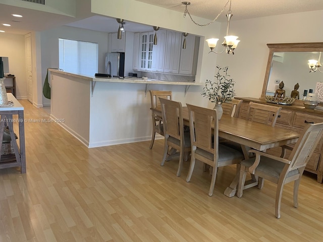 dining room featuring recessed lighting, visible vents, baseboards, a chandelier, and light wood-style flooring