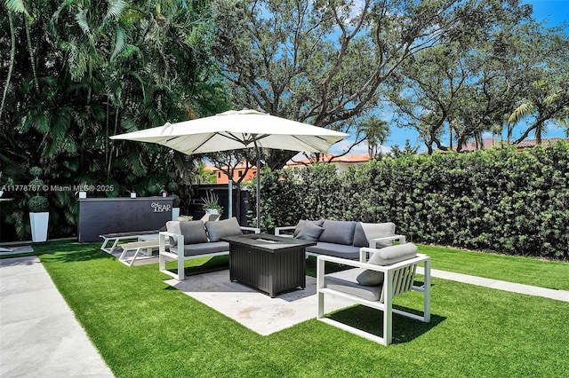 view of patio / terrace with a fenced backyard and outdoor lounge area