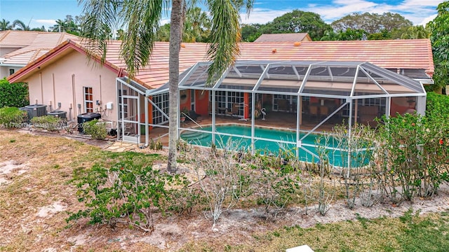 547 Deer Creek Run, Deerfield Beach, FL 33442 - back of property with an outdoor pool, cooling unit, stucco siding, a patio, and a lanai