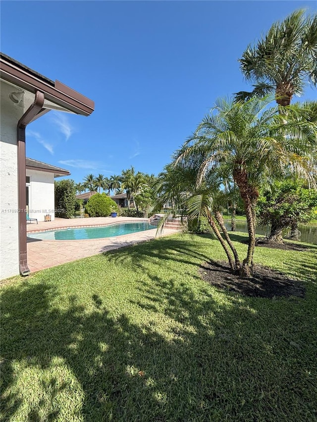 320 Windmill Palm Ave, Plantation, FL 33324 - view of grassy yard featuring an outdoor pool