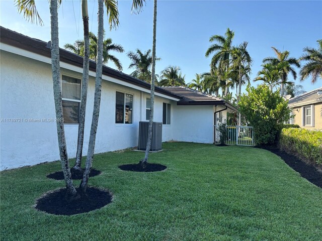 320 Windmill Palm Ave, Plantation, FL 33324 - view of yard