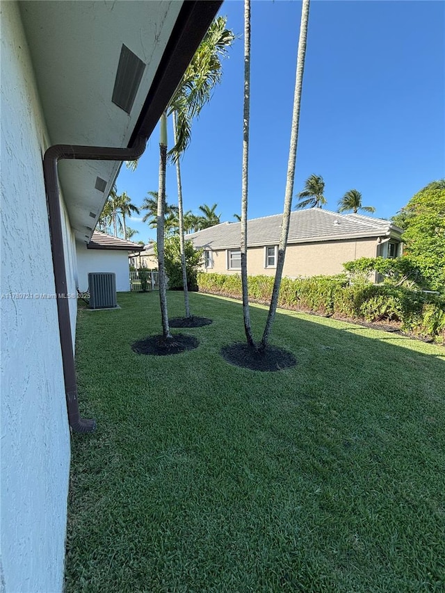 320 Windmill Palm Ave, Plantation, FL 33324 - view of grassy yard