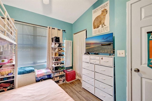 bedroom with light wood-style flooring and ceiling fan