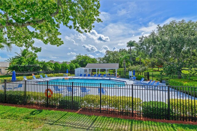 3562 W Southern Orchard Rd W, Davie, FL 33328 - spare room featuring vaulted ceiling, a chandelier, light tile patterned flooring, and a textured ceiling