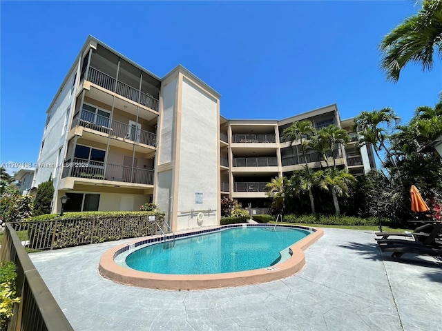2420 Diana Dr Unit 203, Hallandale Beach, FL 33009 - view of pool