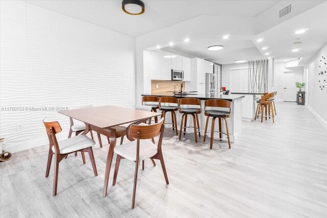 10730 NW 66 Unit 101, Doral, FL 33178 - dining room featuring light wood finished floors, recessed lighting, and baseboards