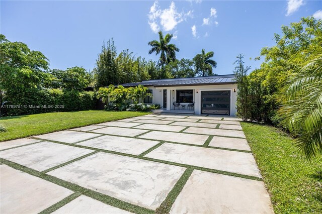 288 NE 117th St, Miami, FL 33161 - view of patio / terrace featuring driveway