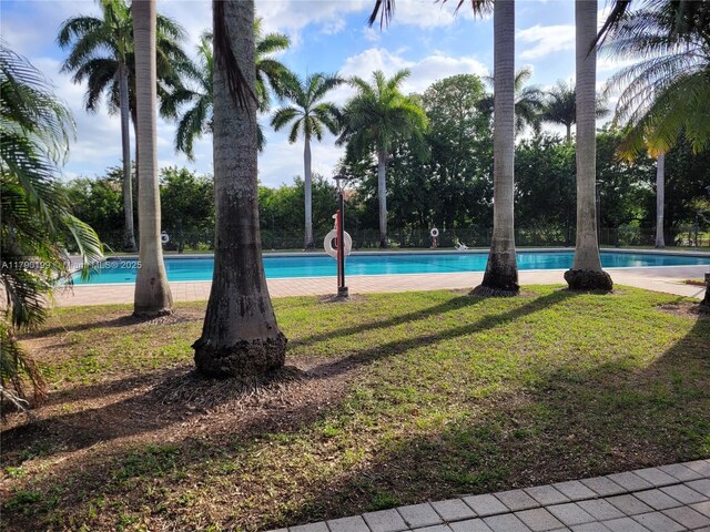 9360 Fontainebleau Blvd Unit 208, Miami, FL 33172 - community pool with a yard
