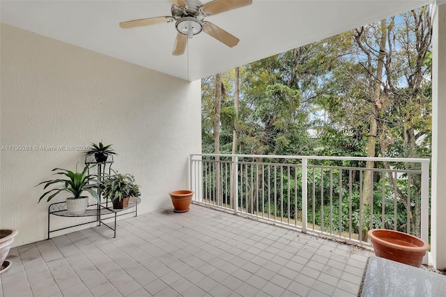 balcony featuring ceiling fan