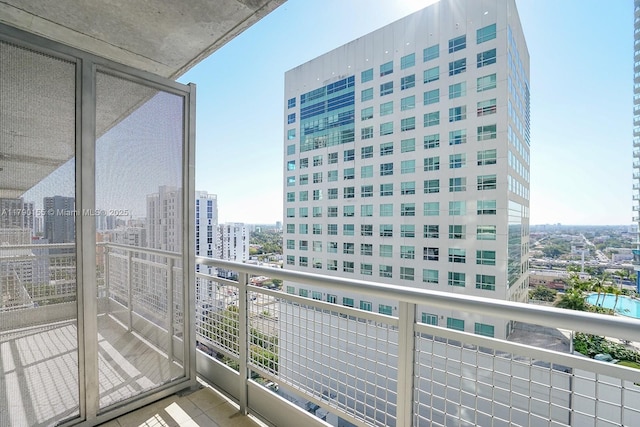 690 SW 1st Ct Unit 2032, Miami, FL 33130 - balcony featuring a city view