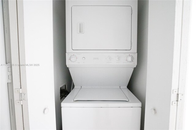 690 SW 1st Ct Unit 2032, Miami, FL 33130 - laundry room with stacked washer / drying machine