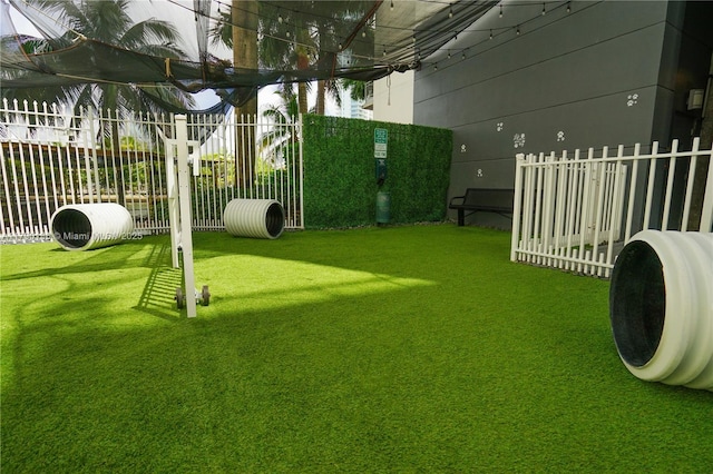 690 SW 1st Ct Unit 2032, Miami, FL 33130 - view of yard with a dog friendly area