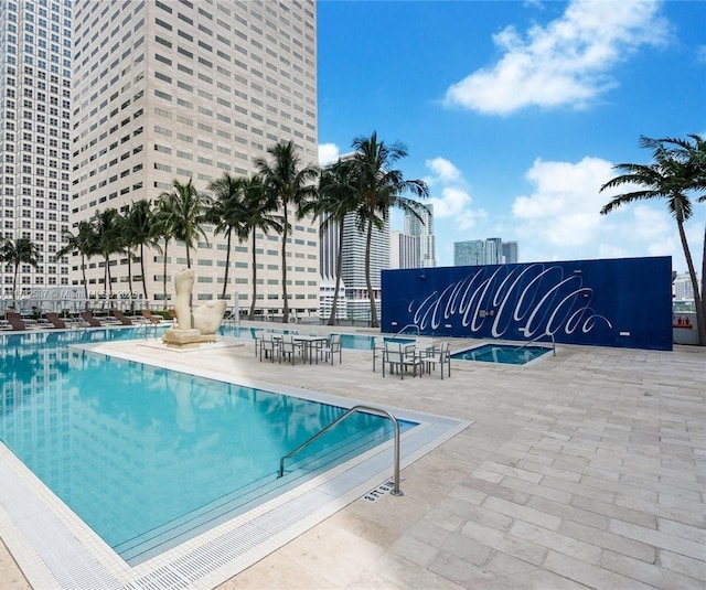 335 S Biscayne Blvd Unit 2003, Miami, FL 33131 - view of community pool
