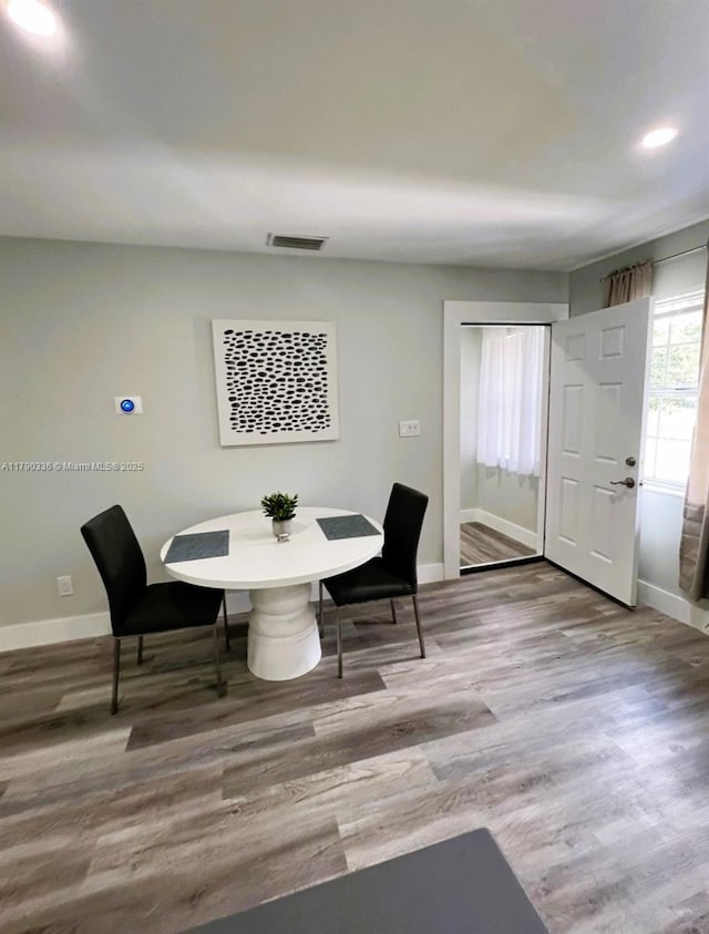 15618 SE US Highway 301, Hawthorne, FL 32640 - dining space featuring baseboards, wood finished floors, and recessed lighting