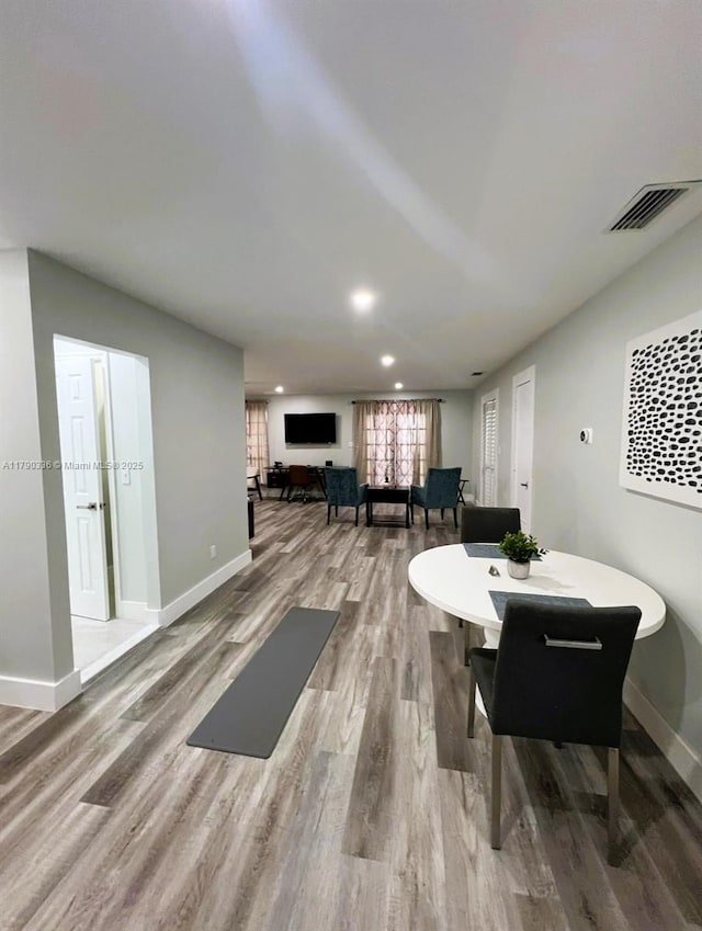 15618 SE US Highway 301, Hawthorne, FL 32640 - dining space with wood finished floors, baseboards, and recessed lighting