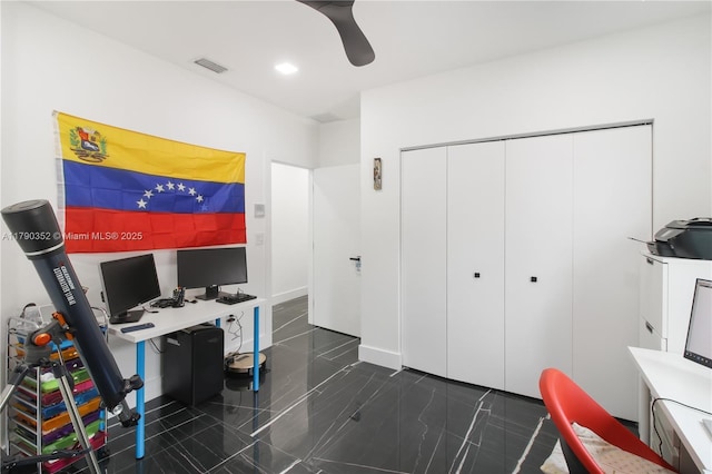 home office with a ceiling fan, visible vents, and recessed lighting