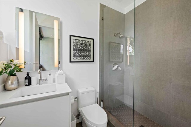 121 2nd Dilido Ter, Share A, Miami Beach, FL 33139 - full bath featuring tiled shower, toilet, and vanity