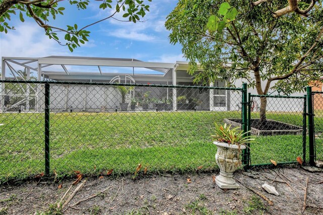 9460 NW 3rd St, Pembroke Pines, FL 33024 - view of yard