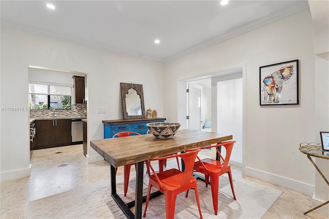 dining area featuring baseboards, recessed lighting, and crown molding
