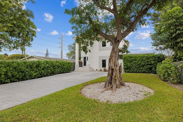 2615 NE 213th St, Miami, FL 33180 - view of green lawn