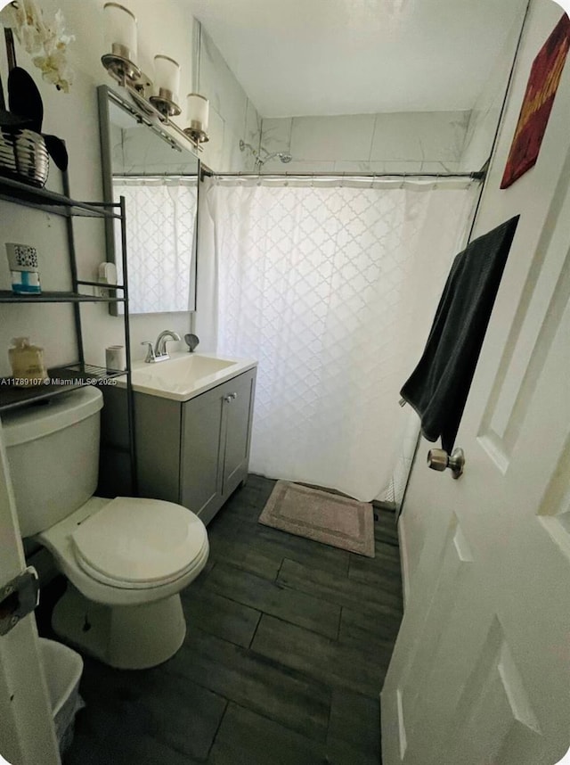 full bath with wood finished floors, vanity, toilet, and a shower with shower curtain