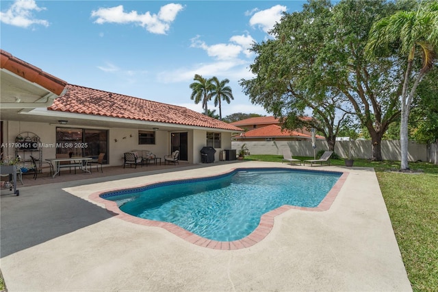 view of pool featuring fence, a fenced in pool, and a patio area