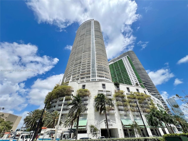 1750 N Bayshore Dr Unit 1607, Miami, FL 33132 - lobby with visible vents