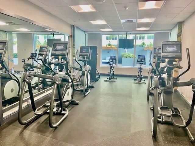 1750 N Bayshore Dr Unit 1607, Miami, FL 33132 - exercise room featuring plenty of natural light, a drop ceiling, and visible vents