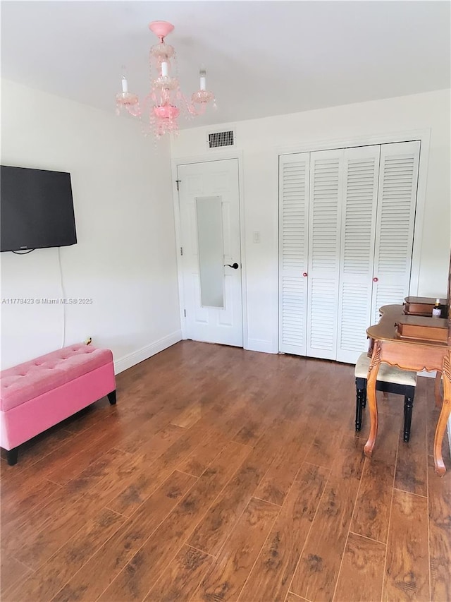 301 Bonaventure Blvd Unit 6, Weston, FL 33326 - interior space featuring a chandelier, visible vents, wood finished floors, and baseboards