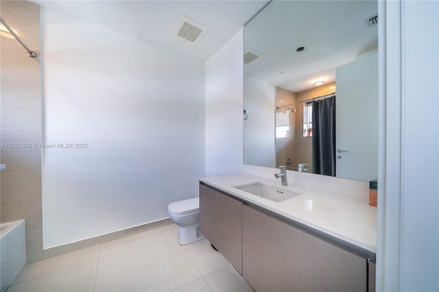 full bath with visible vents, toilet, a shower with curtain, and vanity