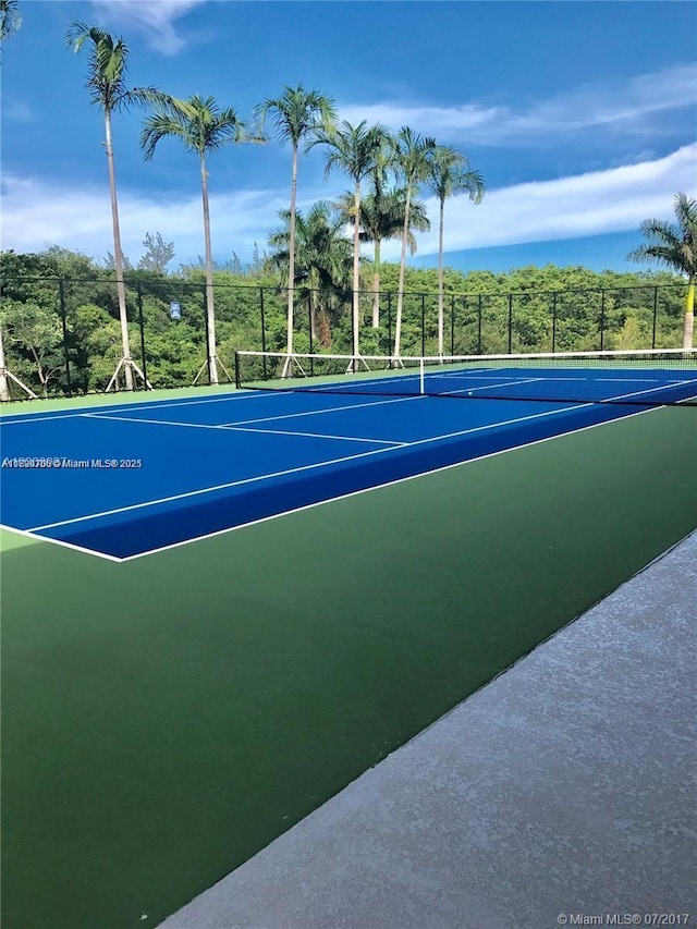 15051 Royal Oaks Ln Unit 2301, North Miami, FL 33181 - view of tennis court