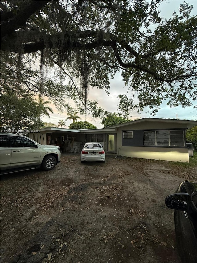 view of front of property