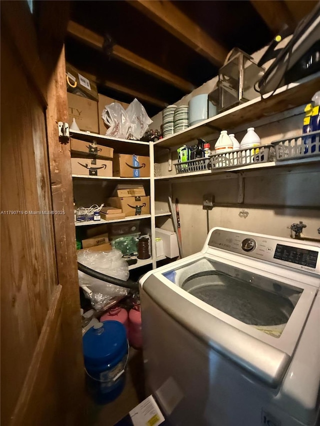 storage area featuring washer / clothes dryer