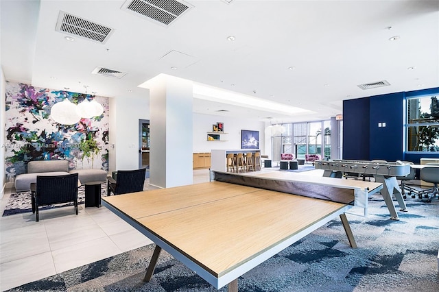 dining room featuring visible vents and recessed lighting