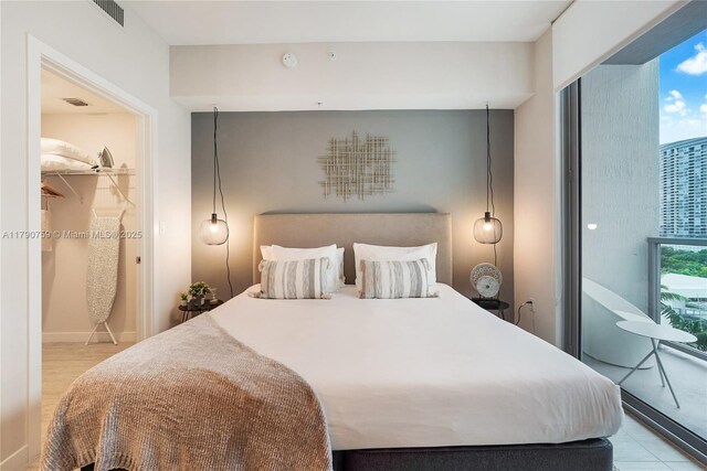 3900 Biscayne Blvd Unit N-821, Miami, FL 33137 - bedroom featuring a spacious closet, baseboards, and visible vents