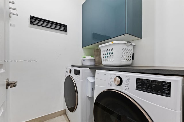 laundry area with washer and clothes dryer, laundry area, and baseboards