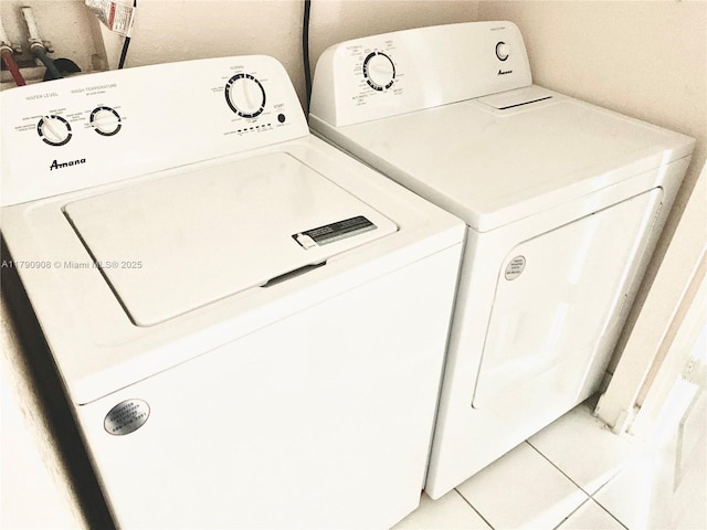washroom featuring light tile patterned floors, independent washer and dryer, and laundry area
