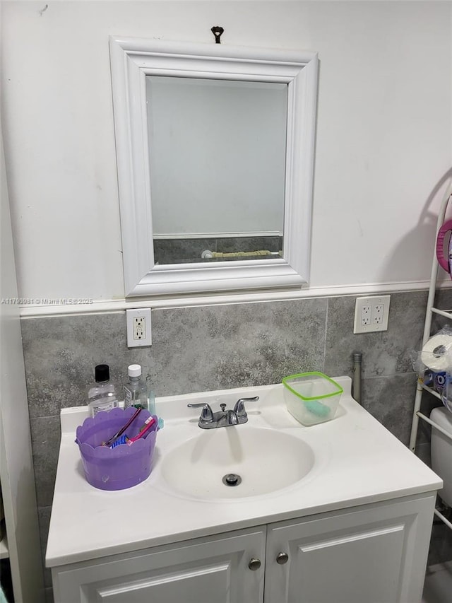 bathroom featuring vanity