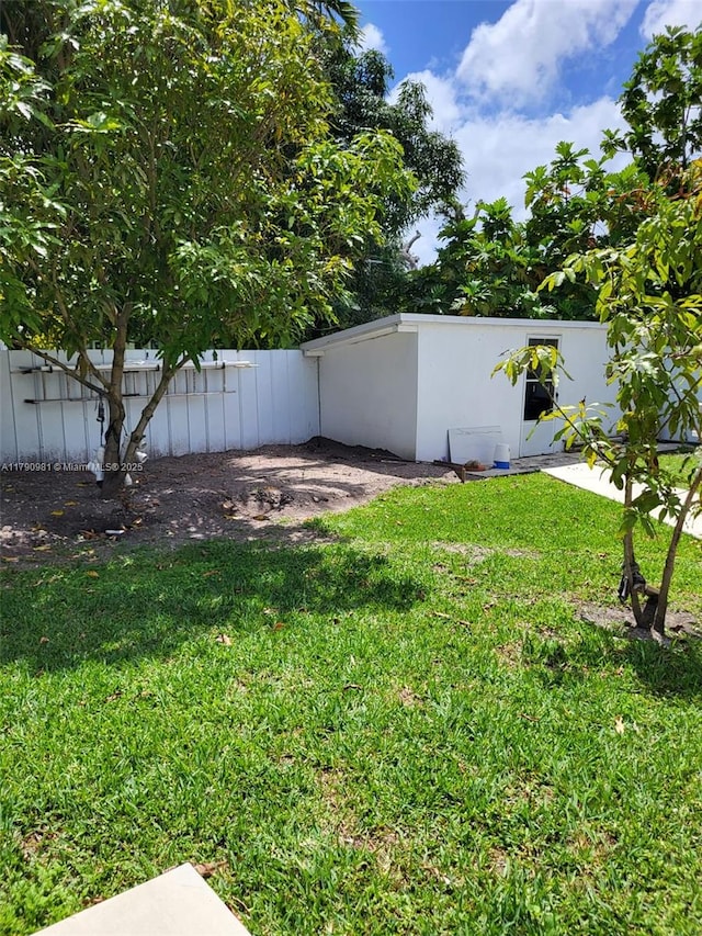 view of yard featuring fence